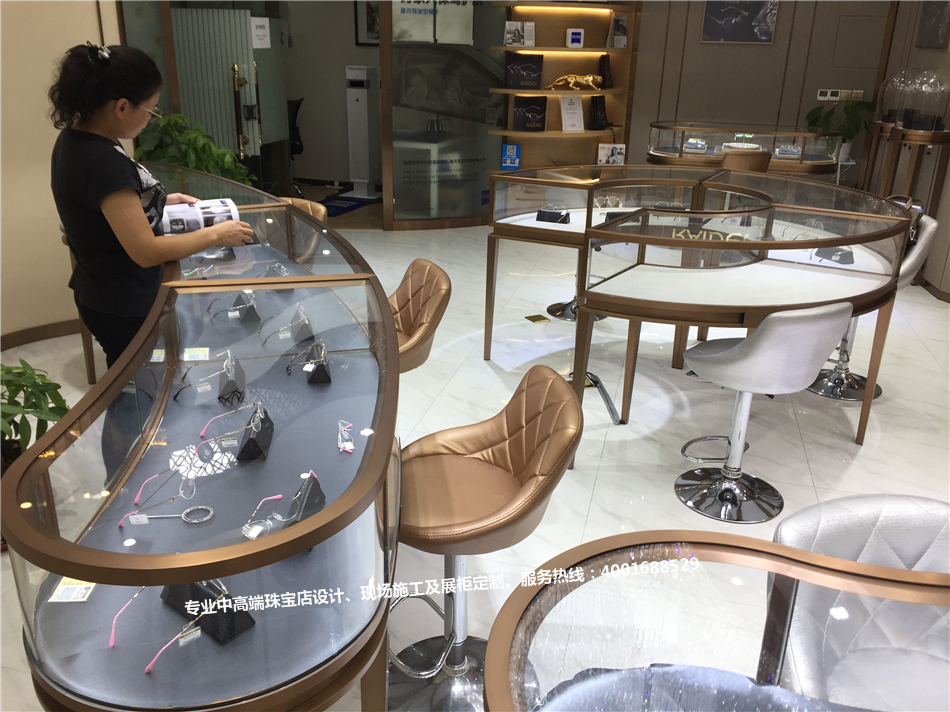 1593769483925594.jpg 鑫雅艺珠宝眼镜水贝金展展厅-奢侈品展示空间-365电子游戏-珠宝展柜设计|珠宝展柜生产厂家-
