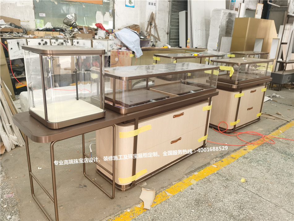 1616575889184851.jpg 奢侈品展柜定制.jpg