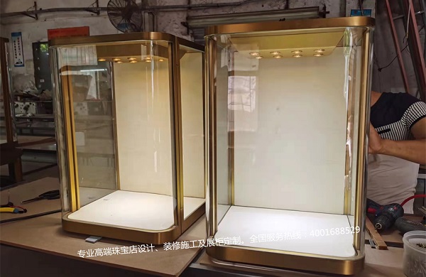 制作珠宝展柜要用超白玻璃的原因你知道吗？？？？？？