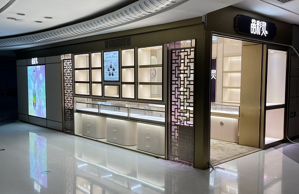 广州晶彩灵珠宝店展柜及现场施工完工