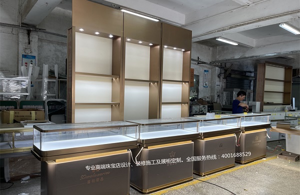 奢侈品展柜定制以及现场装置完工